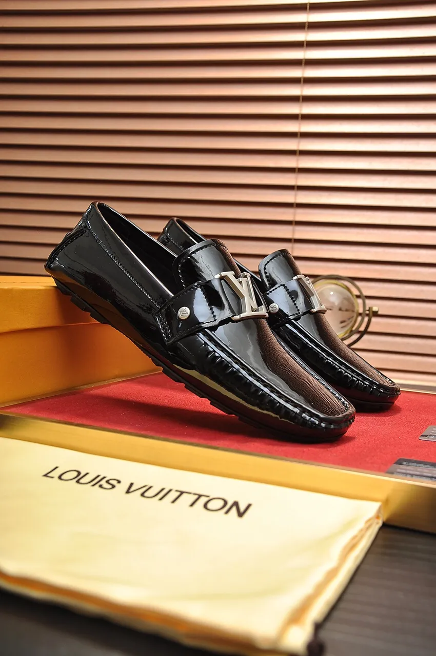 Men's men's shoes 💰420💶 [LV Doudou shoes] (water-dyed cowhide lining) new model is on the market, available on the official website. The new Doudou shoes are processed into single-color materials, and the uppers are made of imported horsehide leather. The body of the shoe is fully hemmed with mark thread, and is lined with imported original cowhide leather. The elegant shoe shape is super suitable for all-matching, and the size is 38-44.